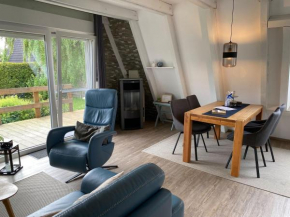 Spitzhus, zwei Schlafzimmer, Kamin, Garten, Hund willkommen!